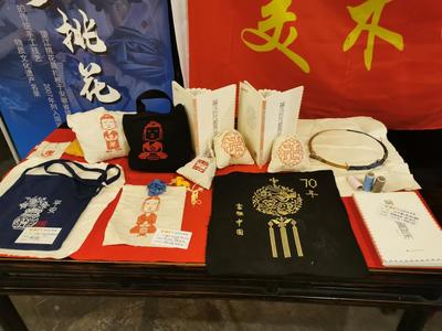 【獻(xiàn)禮新中國70周年】美術(shù)學(xué)院望江挑花俱樂部讓非遺文化&ldquo;走&rdquo;出校園